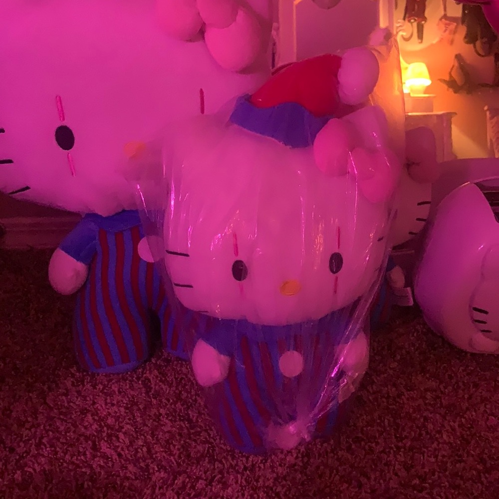 RARE hello kitty clown 🤡